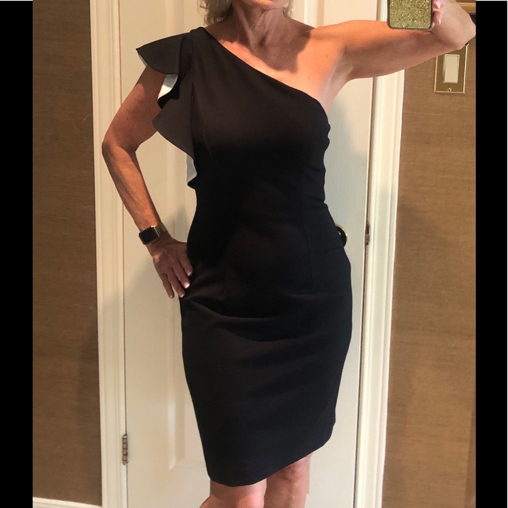 Stunning Cocktail dress with shoulder ruffle.